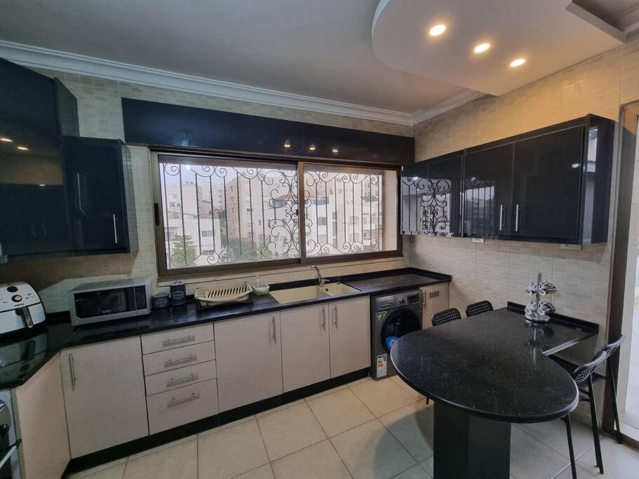 Deir Ghbar 3 Rooms Apart Amman Exteriör bild